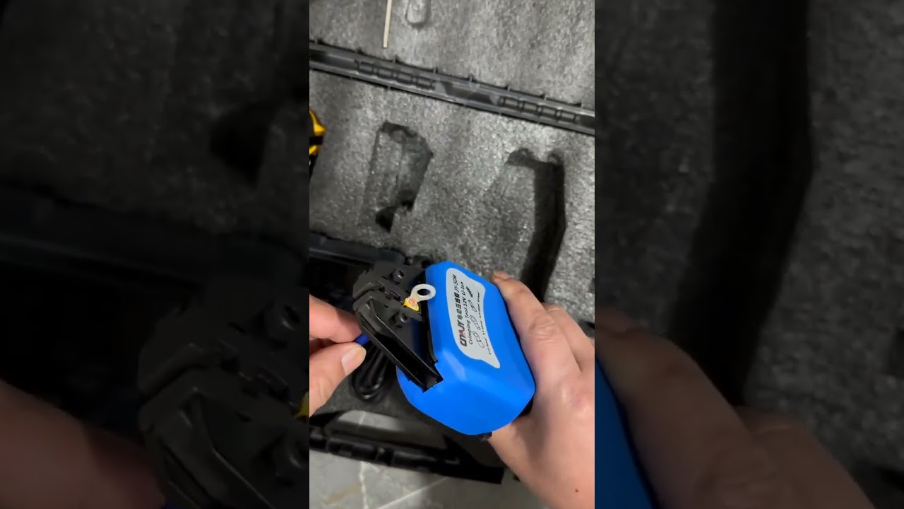 Træt af manuel krympning? Prøv vores trådløse lithium-batteri ledningskrymper #fabrik #maskine