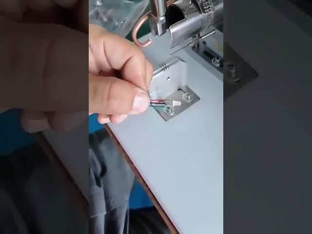 Semi-automatisk USB-kabelfremstillingsudstyr – Lille lodde maskine til USB A, Micro & Lightning