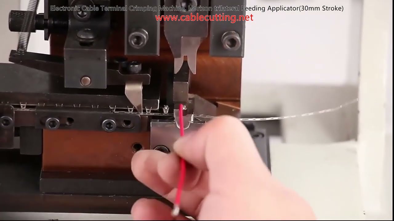 Effektiv kabelterminalcrimpmaskine – horisontal tre-sidet fremføring, 30 mm slag