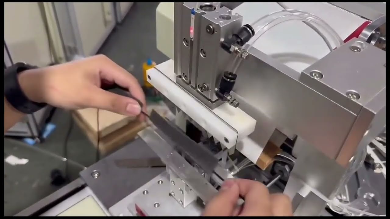 Automatisk trådmærkningsmaskine - Fold & flag etiketter