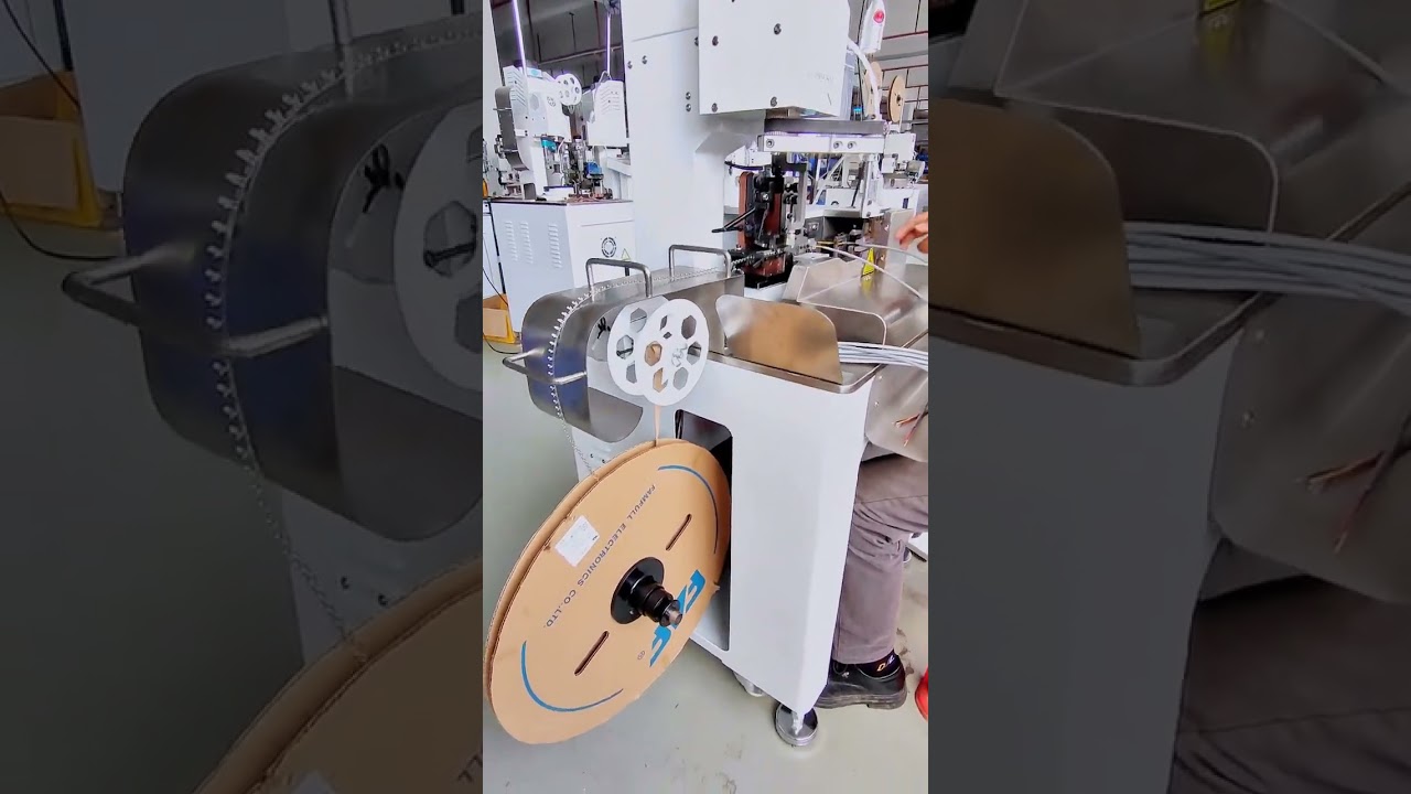Automatisk afisolering og crimpning af flerkernet kabel med kappe | #fabrik #maskine