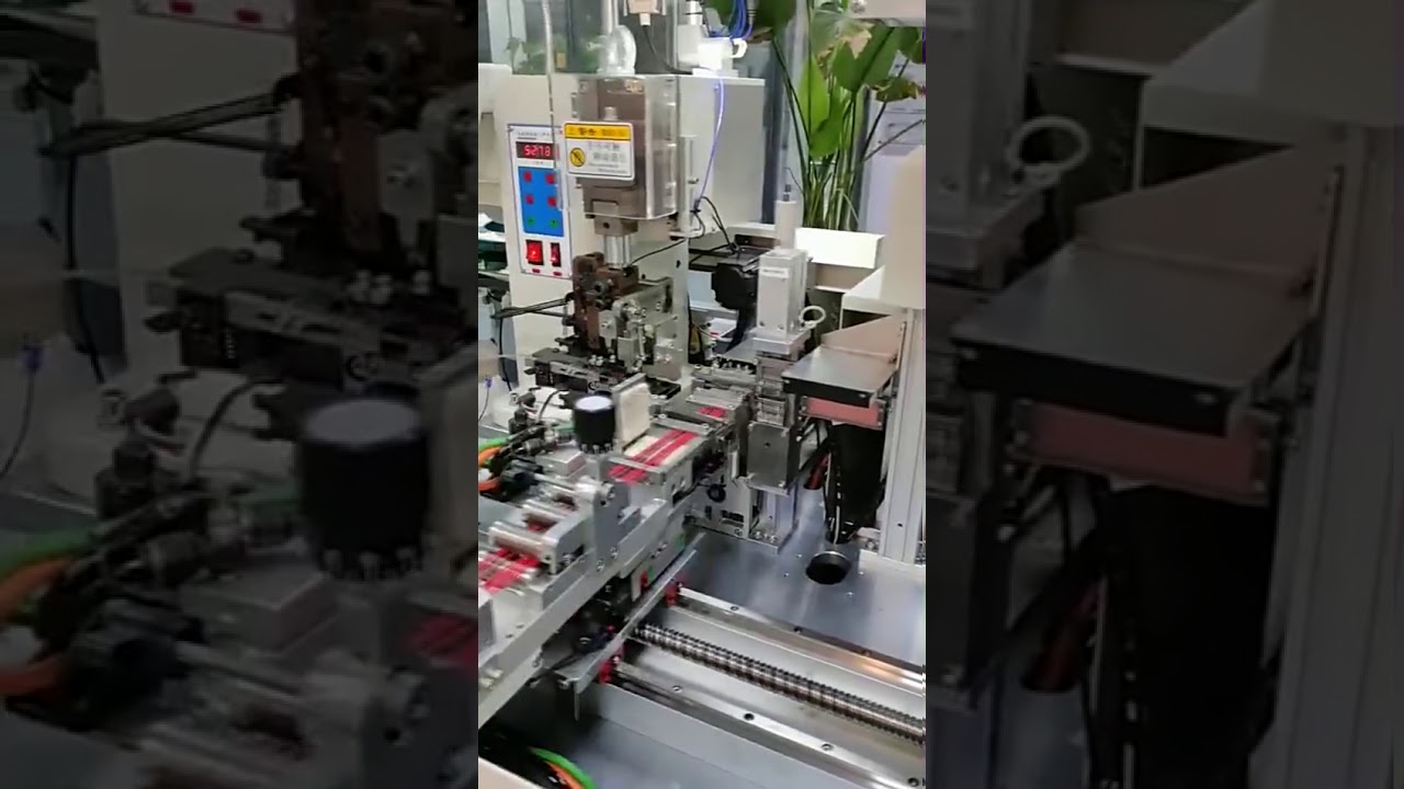 Automatisk maskine til indføring af flere ledninger i plaststikhus WPM DPW12