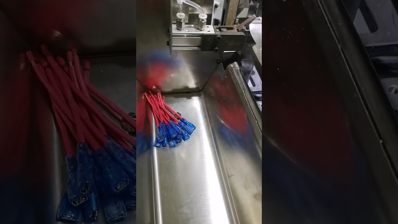 Fuldt automatisk krimpe- og indsætningsmaskine til strømkabler – øg produktiviteten #fabrik #maskine