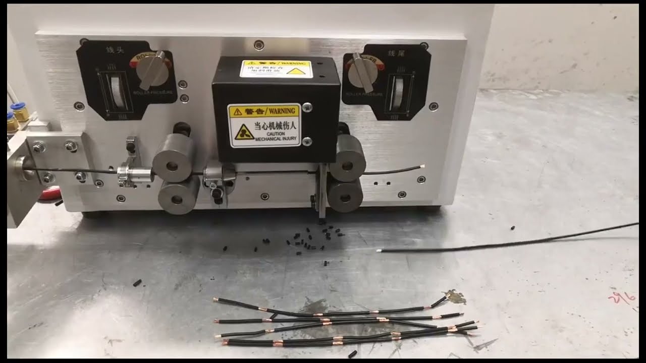 Fuldautomatisk kappe-type afskærings- og afisoleringsmaskine