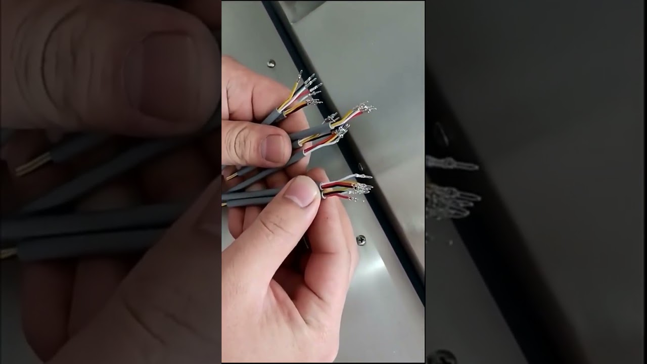 Hurtig semi-automatisk maskine til afisolering og krympning af flerkernet kabel