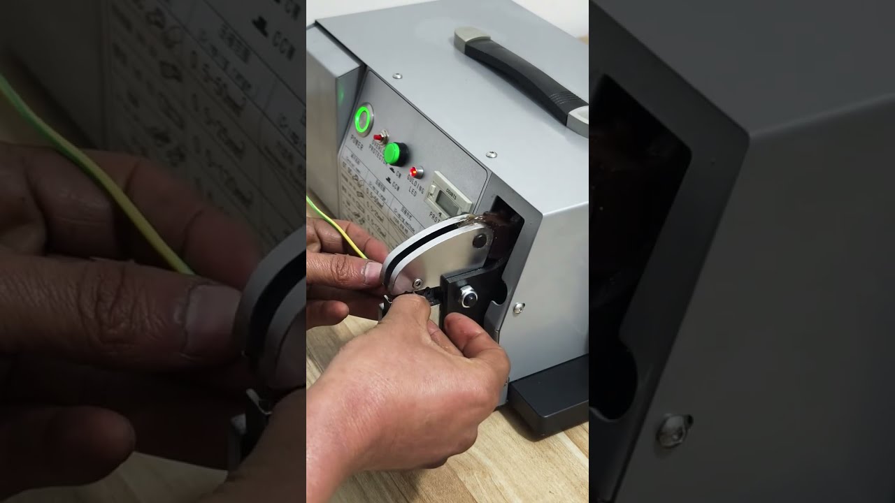 Kraftfuld elektrisk terminalkrympemaskine til terminaler op til 70 mm² #fabrik #maskine