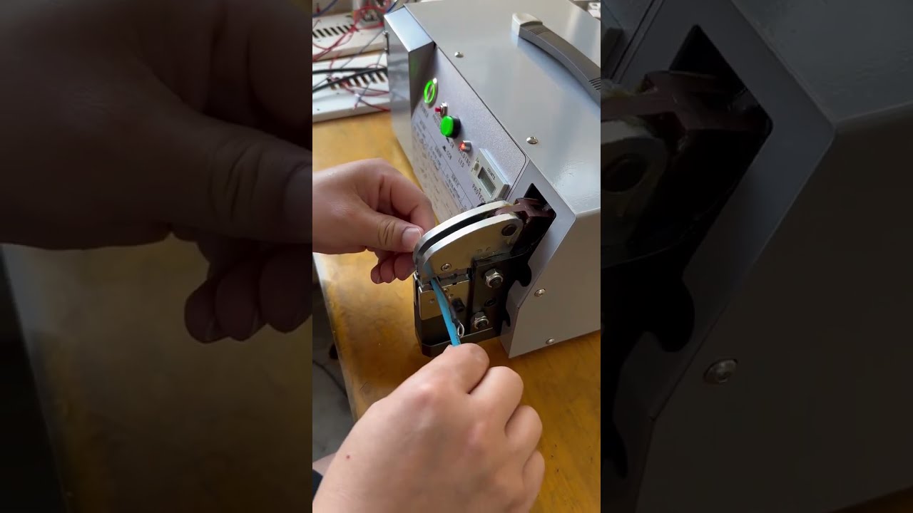 Kraftfuld elektrisk terminalkrympemaskine til terminaler op til 70 mm² #maskineri #fabrik