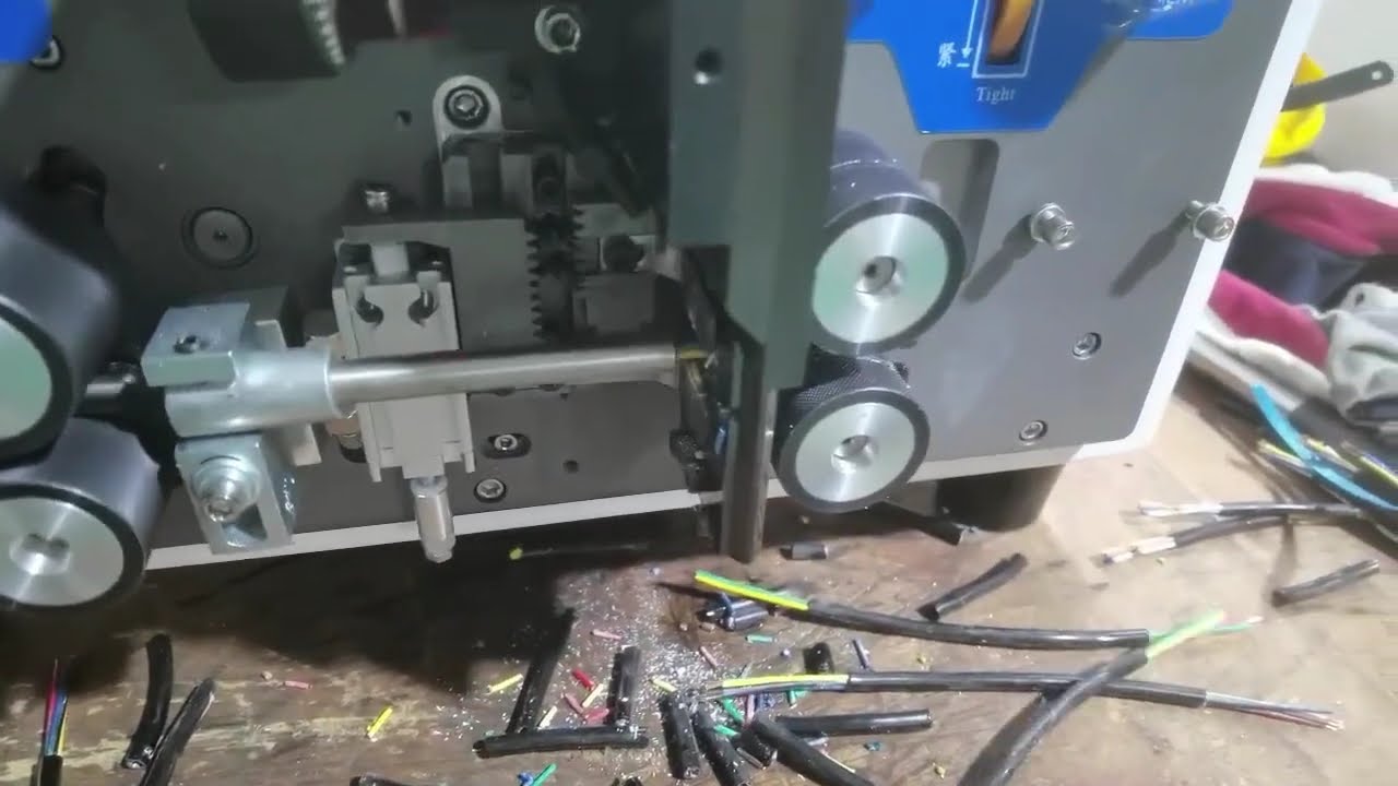 Fuldautomatisk afisoleringsmaskine til indre og ydre kappe