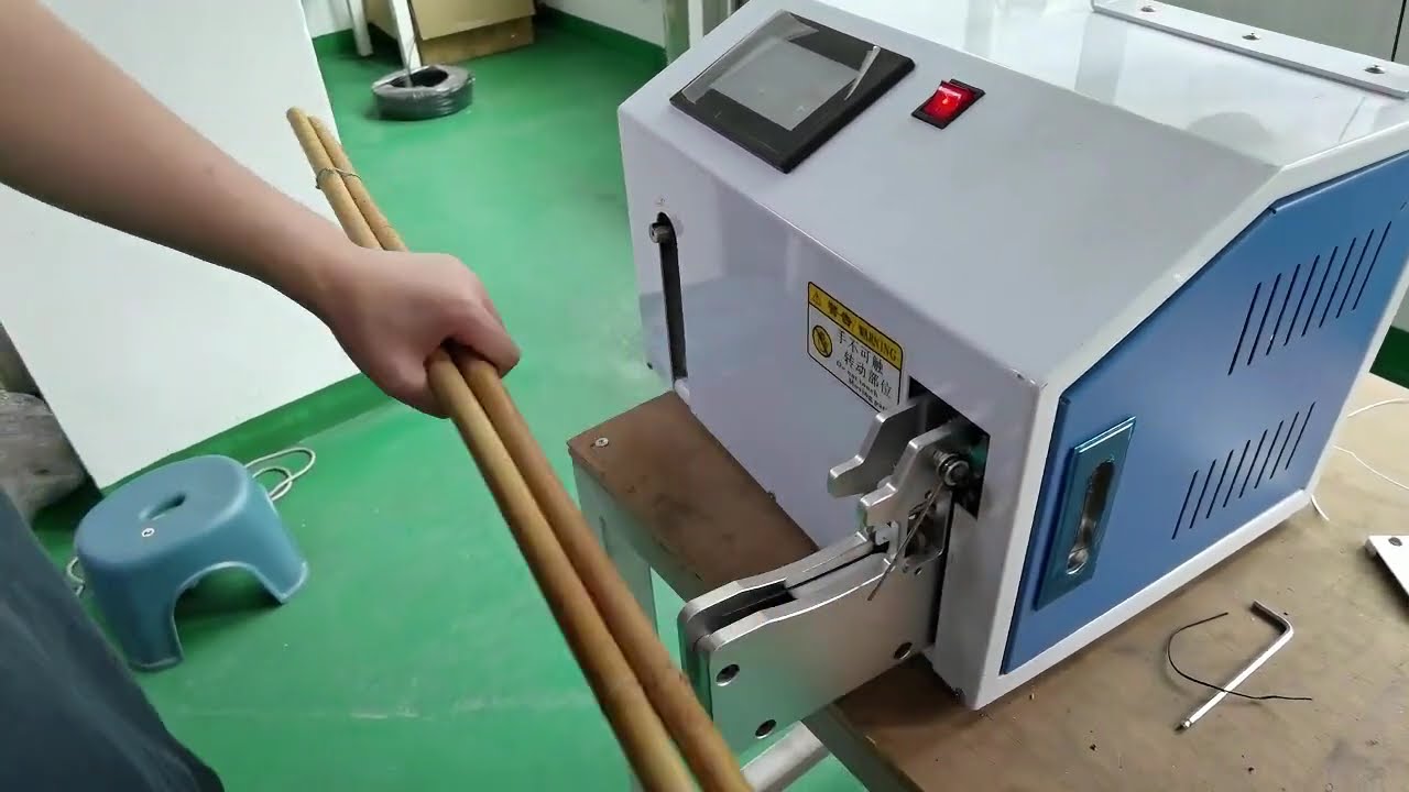 Halvautomatisk bindemaskine til bambuspinde - se den i aktion