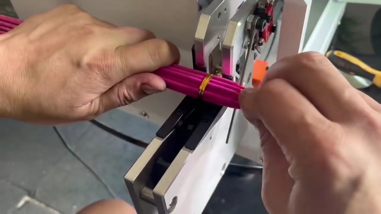Effektiv halvautomatisk bindemaskine til farvede kabelbindere - øg produktiviteten