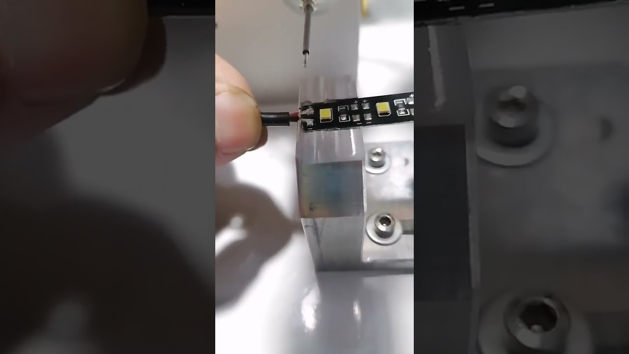 Halvautomatisk lodde- og fortinningsmaskine til LED-strips
