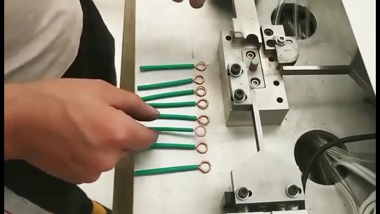 Automatisk trådviklingsmaskine i aktion - Reel video af industrielt udstyr