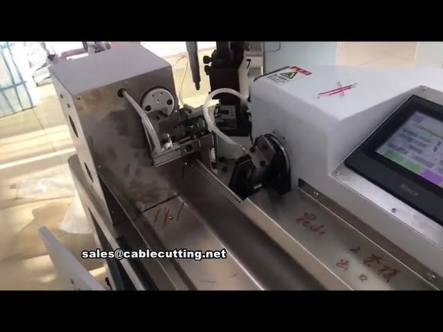 Fuldautomatisk afisolering, snoing, krympning og lodning af ledninger