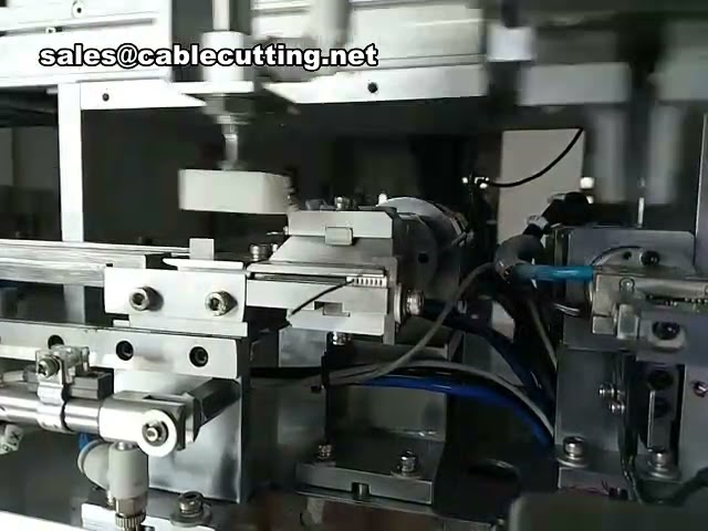 Automatisk maskine til skæring, afisolering, crimpning, vridning, fortinning og samling af elektriske kabler