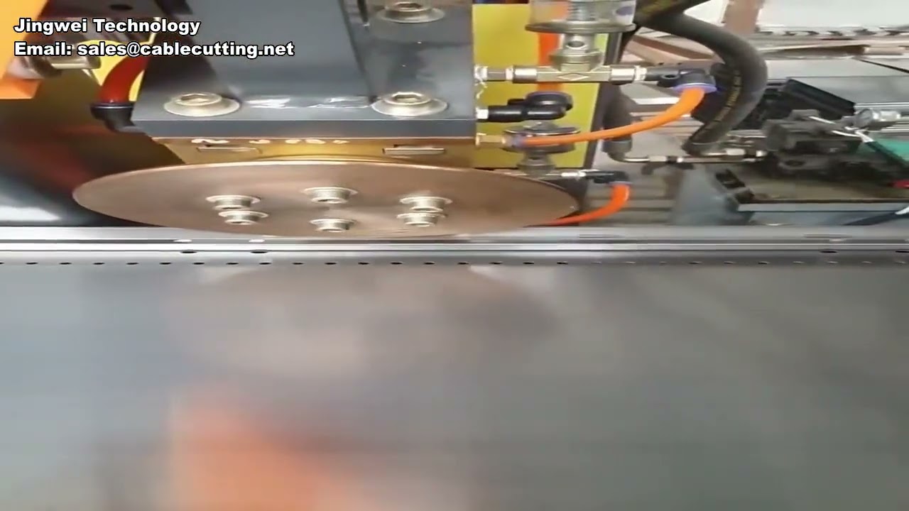 Pålideligt flow line transportbånd med metaltrådsbånd og flad top kæde