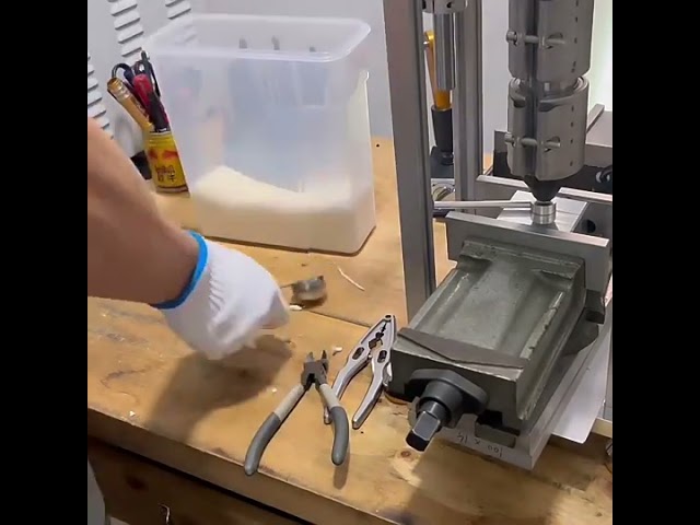 Kompakt bordplade sprøjtestøbemaskine til små plastdele og laboratoriebrug