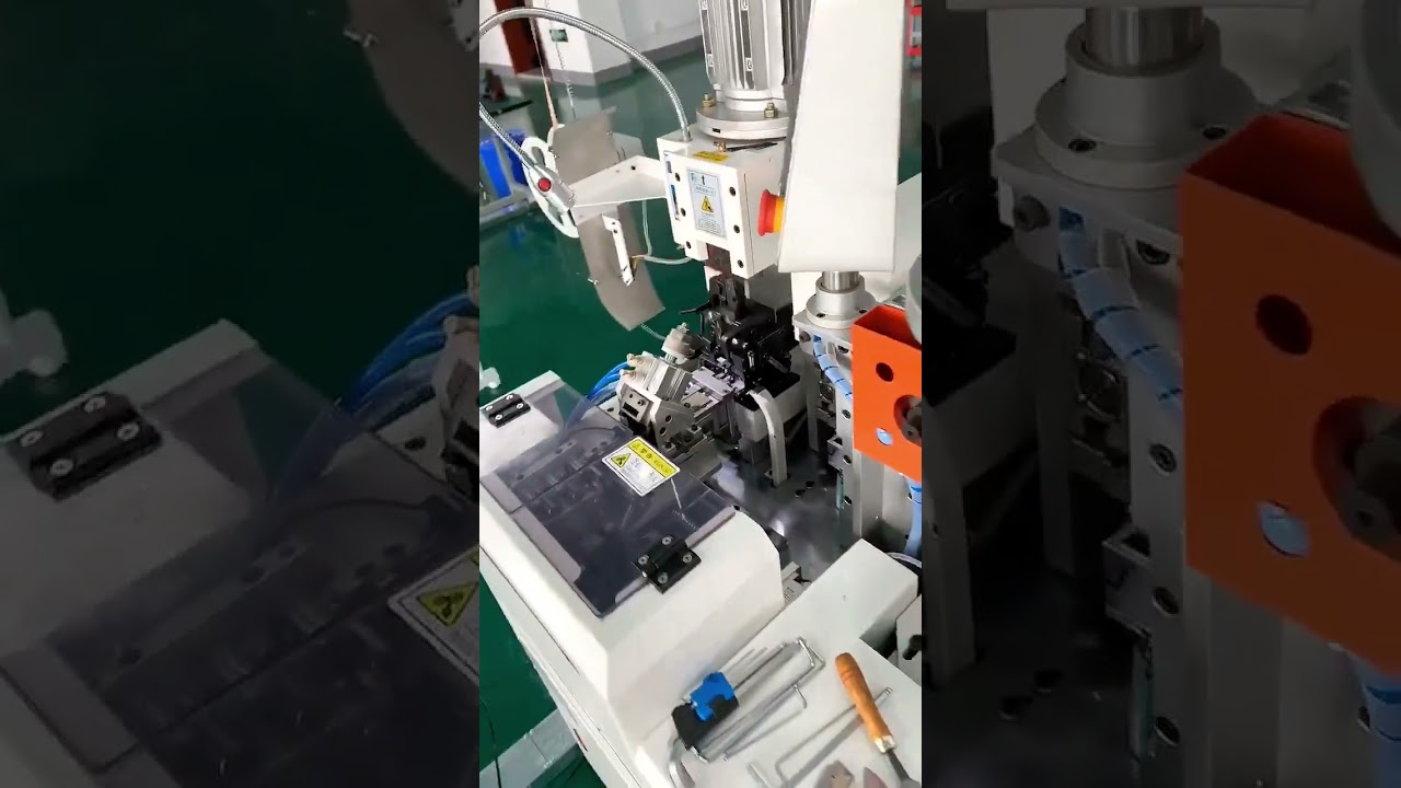 Fuldautomatisk dobbelthovedet crimpemaskine i aktion - ægte optagelse fra fabrikken #fabrik #maskine