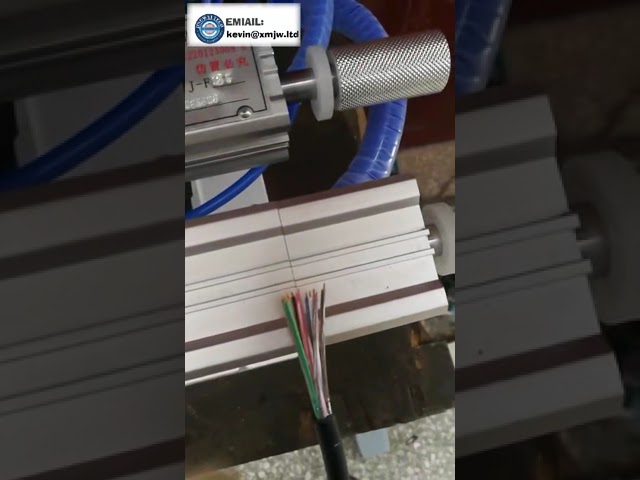Pneumatisk afisoleringsmaskine til lange og tykke kabler (OD 3-65 mm) – afisoleringslængde 300 mm (Model 8)