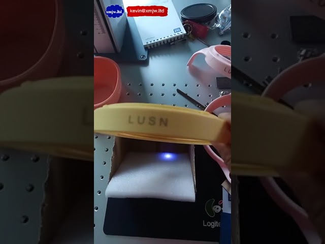 PE Vandflasker Dato Kode Print Fiber Laser UV Markeringsgraveringsmaskine til Plastiknavneskilte