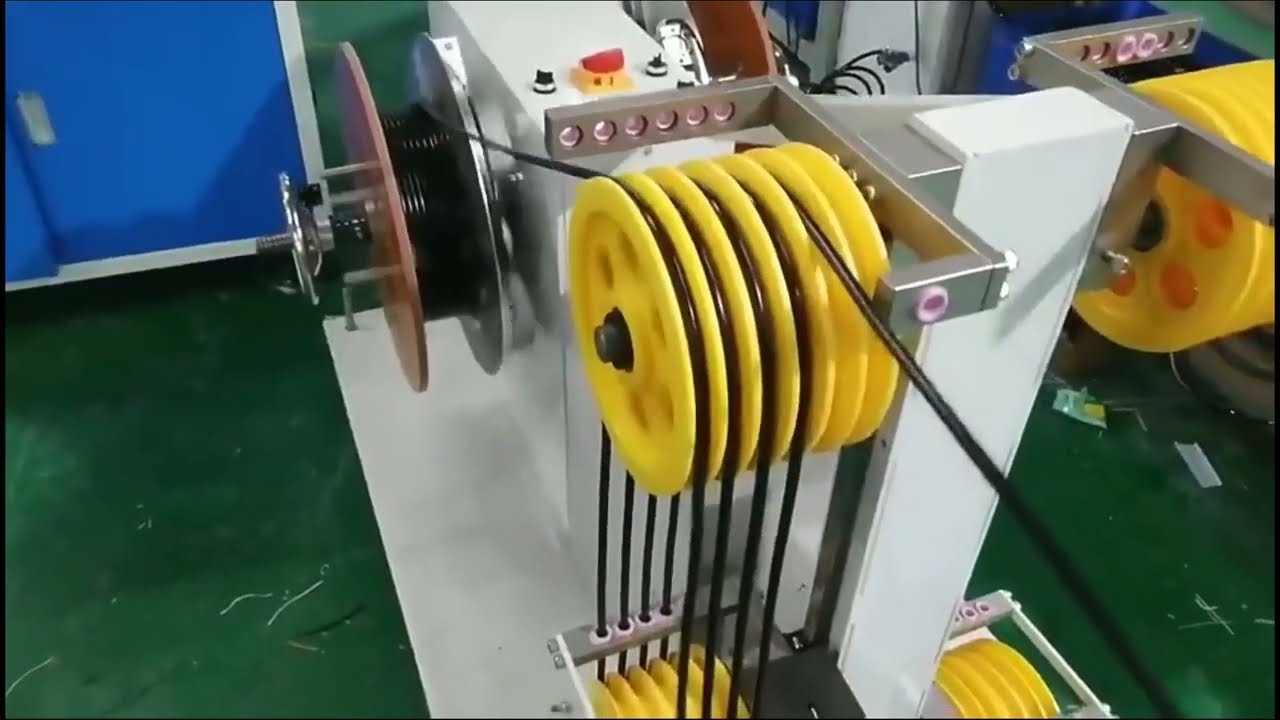Fuldautomatisk maskine til slangeklipning, krympning og oprulning med twist tie