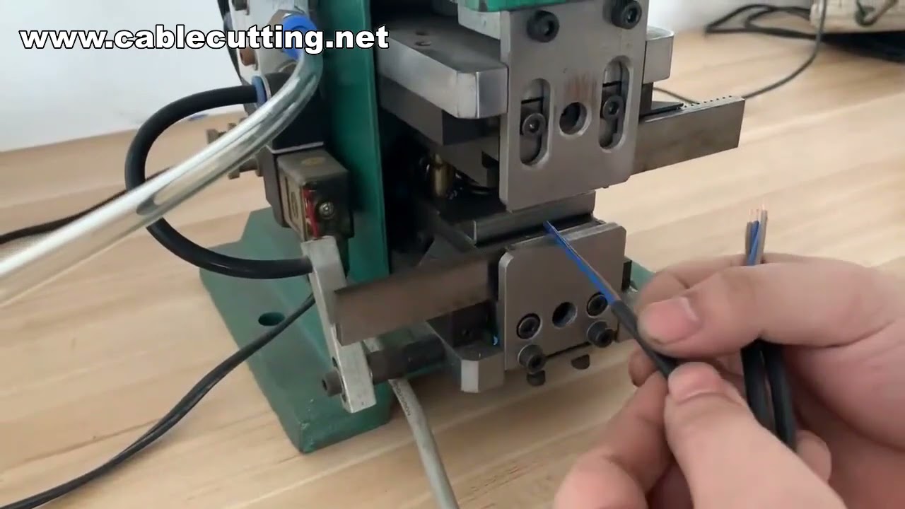 Pneumatisk kabelafisolerings- og snoingsmaskine | Fabriksautomation