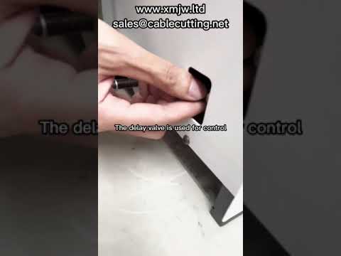 Betjeningsvideo: Pneumatisk afisoleringsmaskine med fast kniv – præcis og effektiv