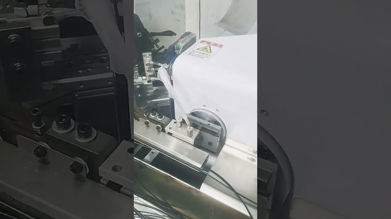 Automatisk PCB-ledningsforbindelsesløsning – Terminalcrimpning og husindsættelse #fabrik