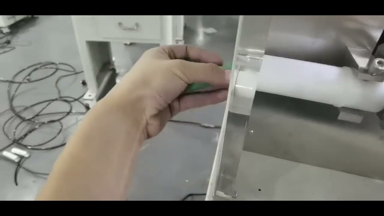 Fuldautomatisk rørskæremaskine til gummislanger – arbejdende optagelse